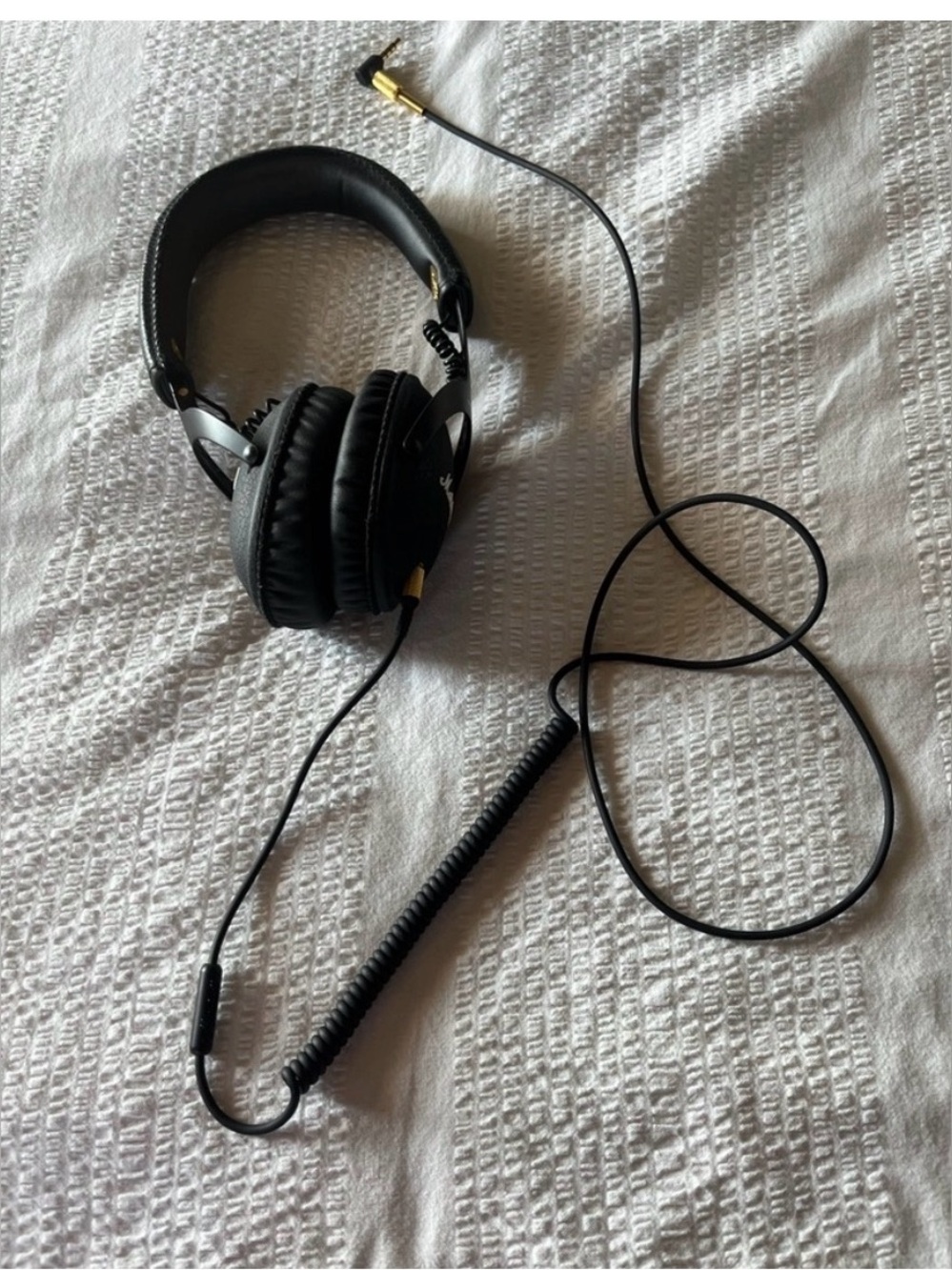 Marshall Black On-Ear Wired Headphones with Coiled Cable and Gold Connector